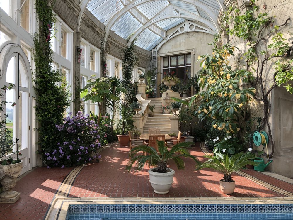 Stunning manor house with an unique swimming pool for film, shoot location hire (Hemel Hempstead, Hertfordshire)