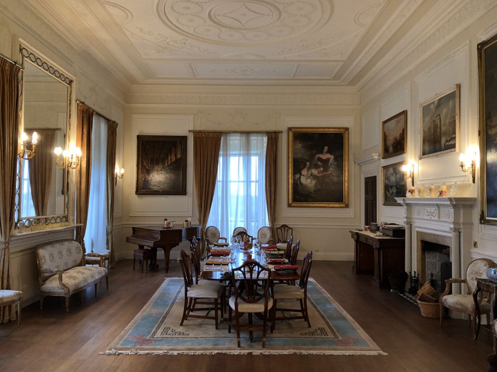 Stunning manor house with an unique swimming pool for film, shoot location hire (Hemel Hempstead, Hertfordshire)