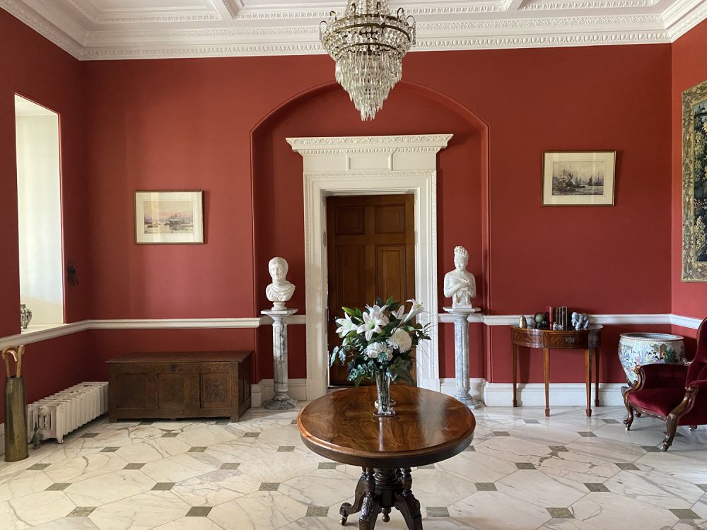 Stunning manor house with an unique swimming pool for film, shoot location hire (Hemel Hempstead, Hertfordshire)