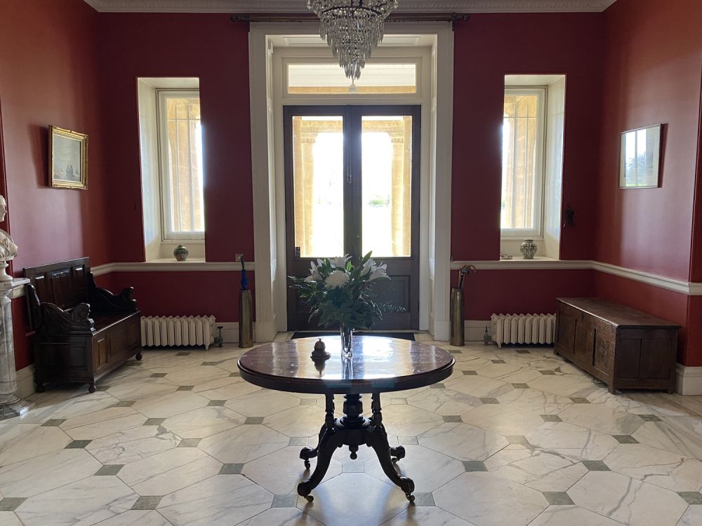 Stunning manor house with an unique swimming pool for film, shoot location hire (Hemel Hempstead, Hertfordshire)