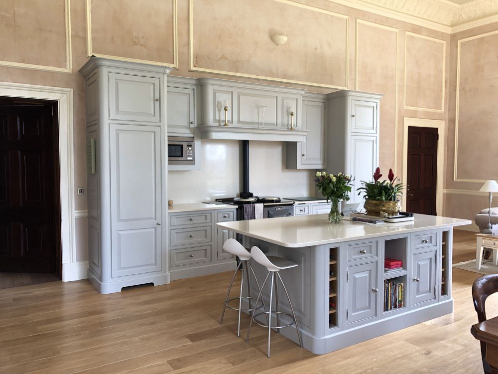 Stunning manor house with an unique swimming pool for film, shoot location hire (Hemel Hempstead, Hertfordshire)