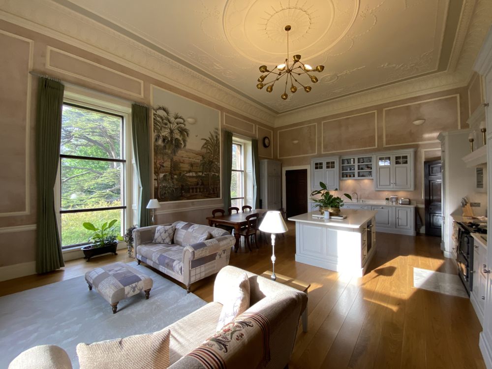 Stunning manor house with an unique swimming pool for film, shoot location hire (Hemel Hempstead, Hertfordshire)