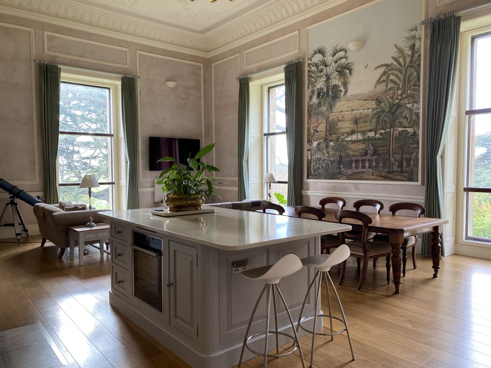 Stunning manor house with an unique swimming pool for film, shoot location hire (Hemel Hempstead, Hertfordshire)