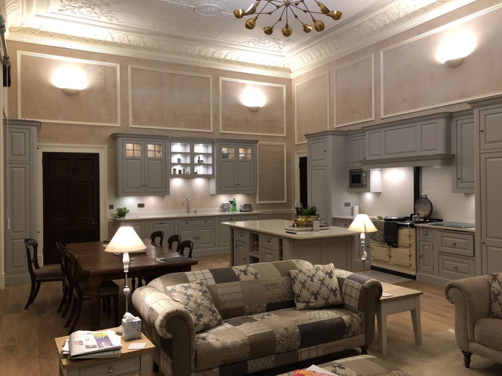 Stunning manor house with an unique swimming pool for film, shoot location hire (Hemel Hempstead, Hertfordshire)