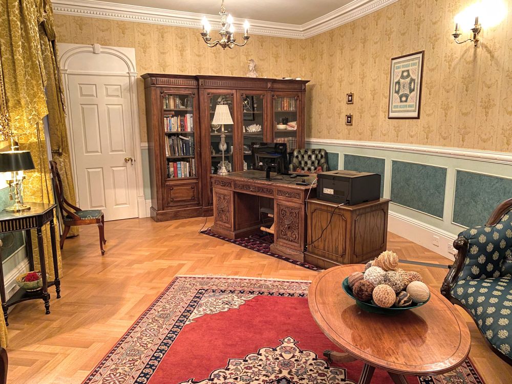 Stunning manor house with an unique swimming pool for film, shoot location hire (Hemel Hempstead, Hertfordshire)