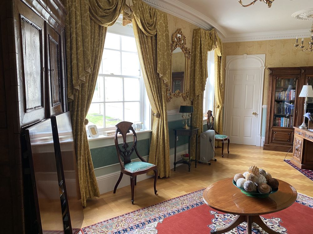 Stunning manor house with an unique swimming pool for film, shoot location hire (Hemel Hempstead, Hertfordshire)