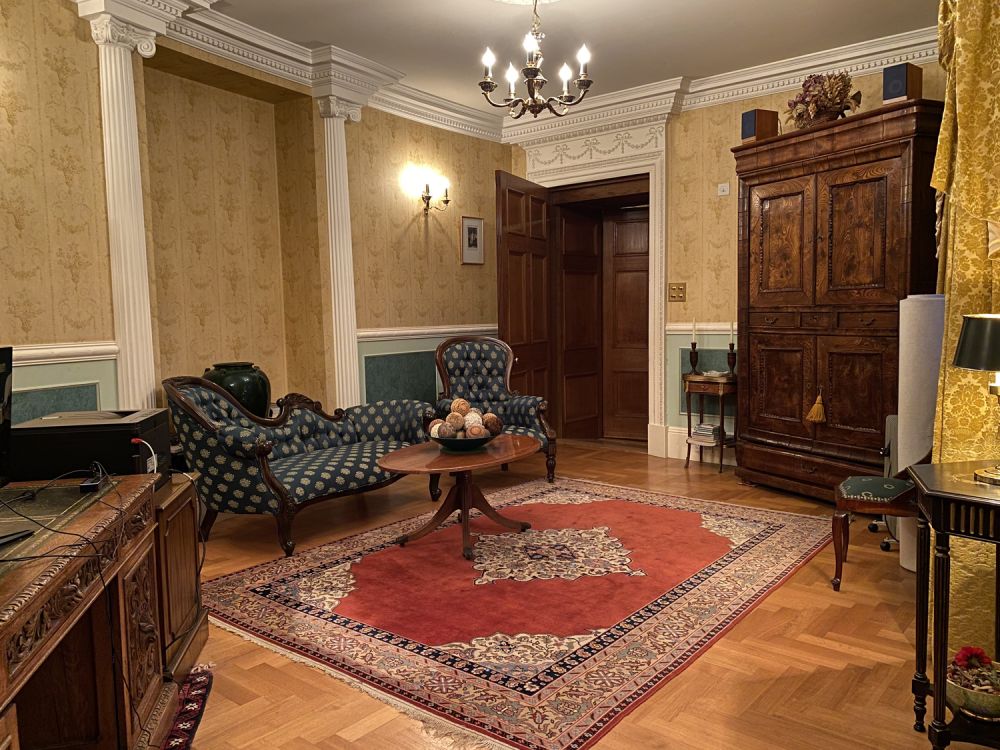 Stunning manor house with an unique swimming pool for film, shoot location hire (Hemel Hempstead, Hertfordshire)