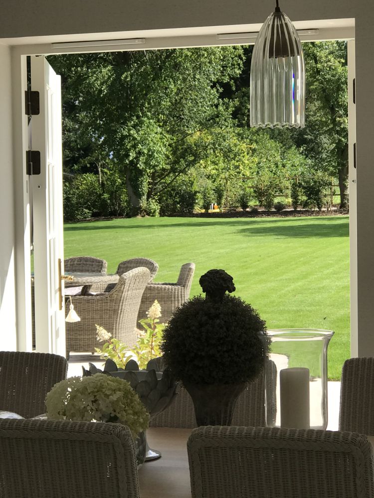 Stunning new build property with indoor swimming pool for film and photoshoot location (Harpenden, Hertfordshire)