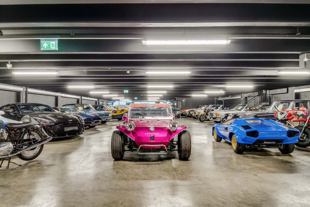 Classic car showroom for film and photoshoot hire (Brentford, London)