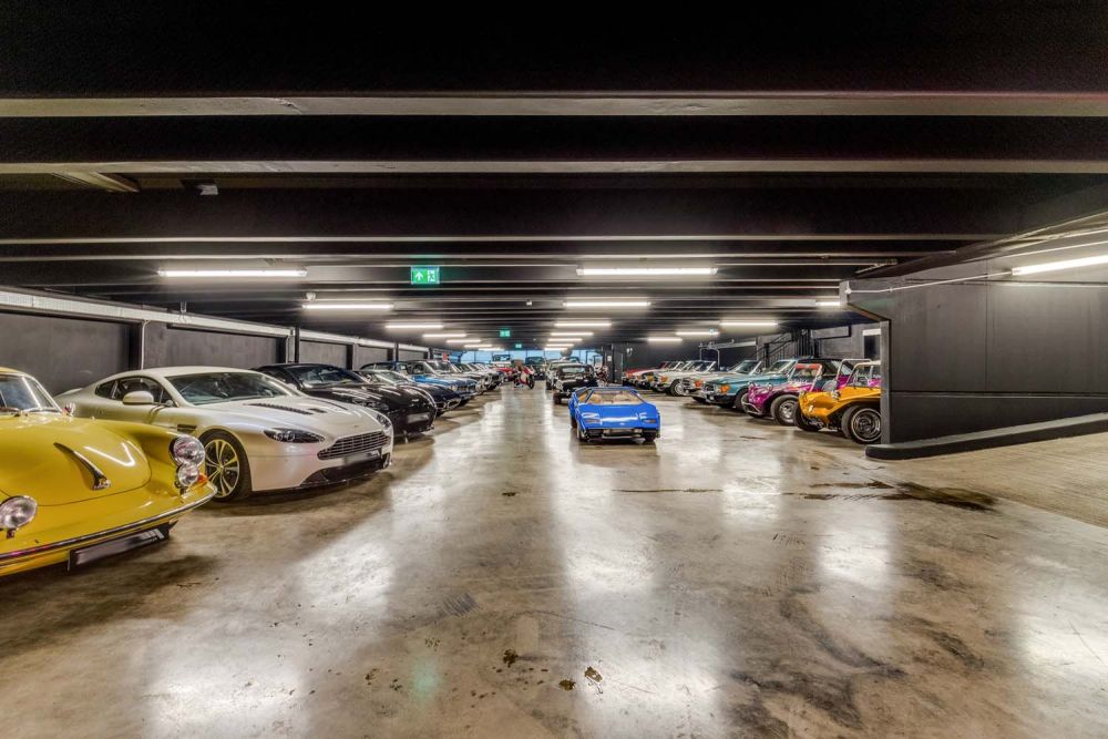 Classic car showroom for film and photoshoot hire (Brentford, London)