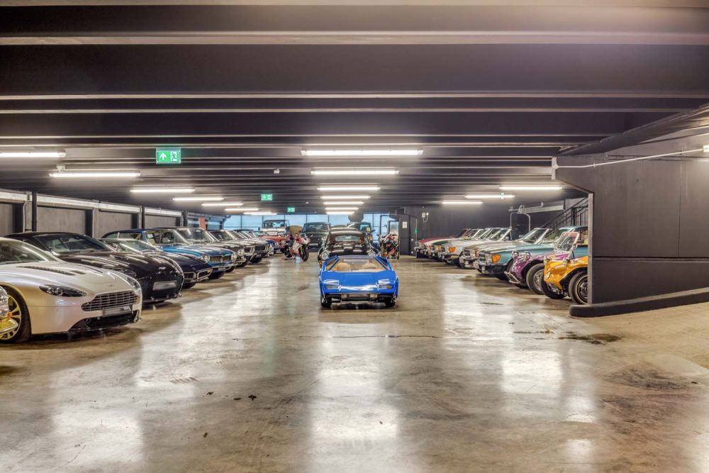 Classic car showroom for film and photoshoot hire (Brentford, London)