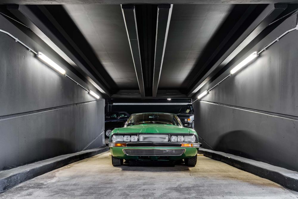 Classic car showroom for film and photoshoot hire (Brentford, London)