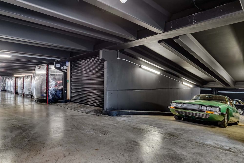 Classic car showroom for film and photoshoot hire (Brentford, London)