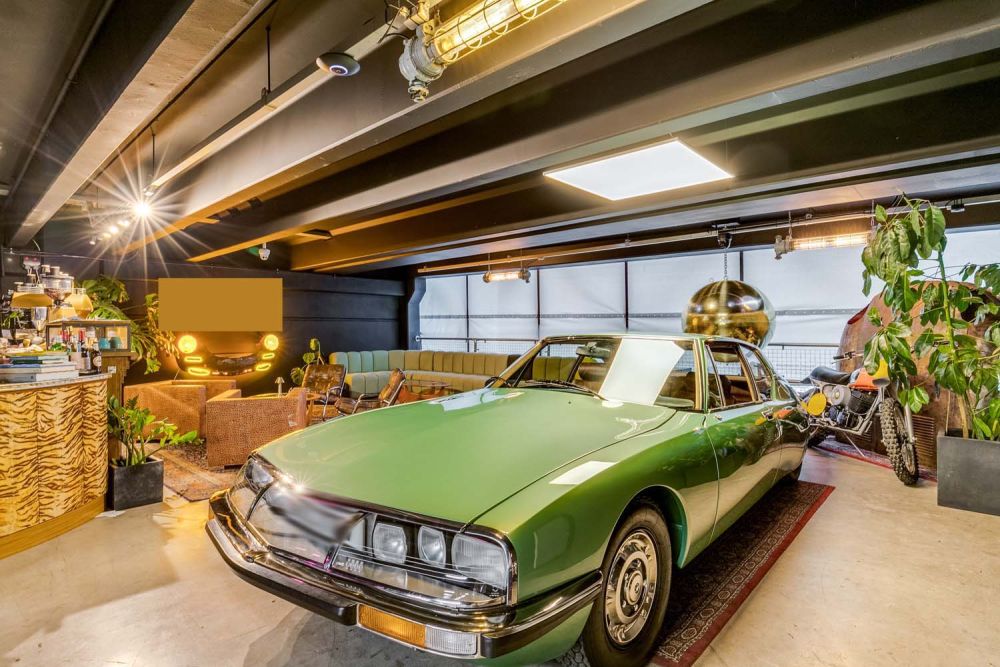 Classic car showroom for film and photoshoot hire (Brentford, London)