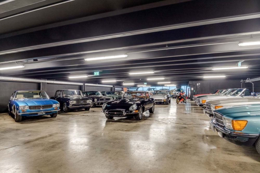 Classic car showroom for film and photoshoot hire (Brentford, London)