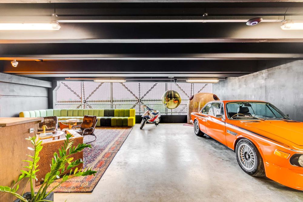 Classic car showroom for film and photoshoot hire (Brentford, London)