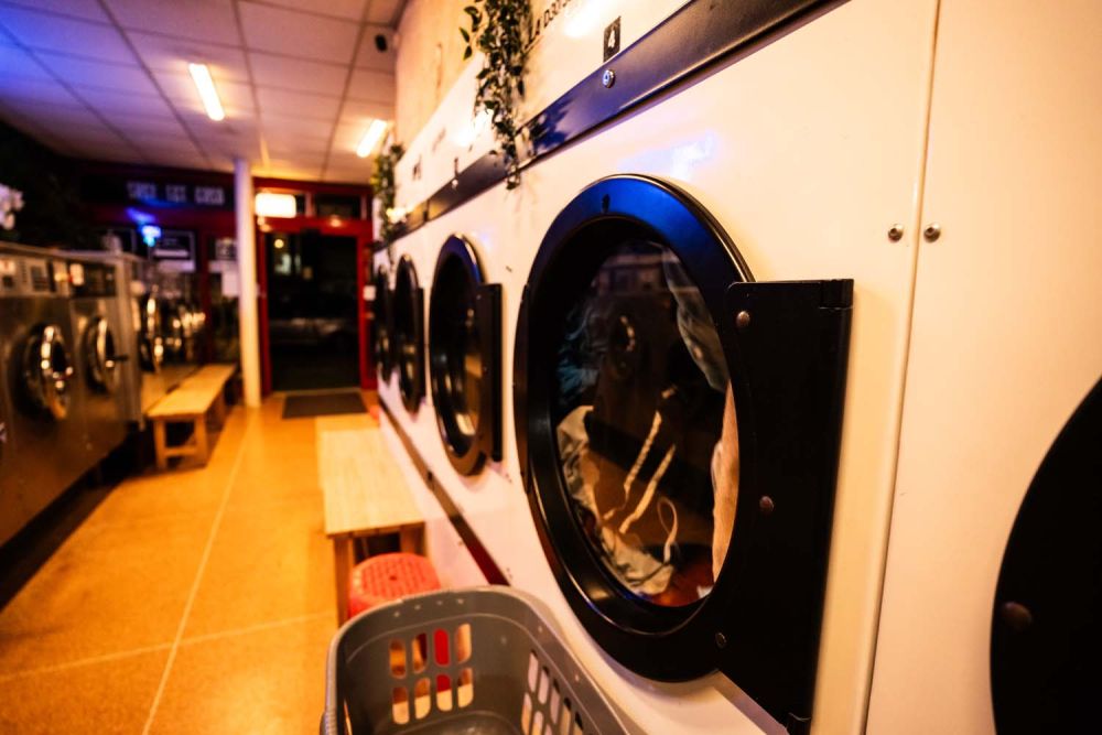 Launderette available for film and photoshoot hire (Islington, London)
