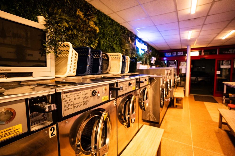 Launderette available for film and photoshoot hire (Islington, London)