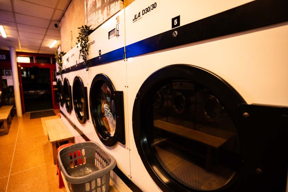 Launderette available for film and photoshoot hire (Islington, London)