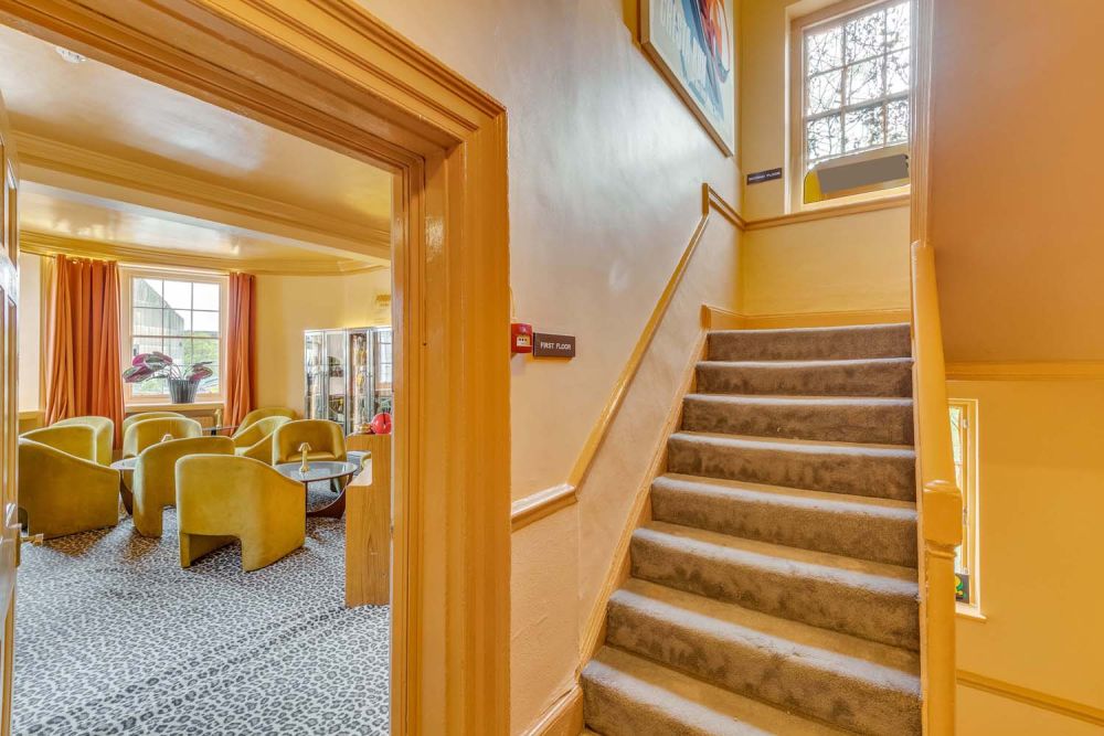 Retro wine bar for film and photoshoot hire (Hounslow, London)