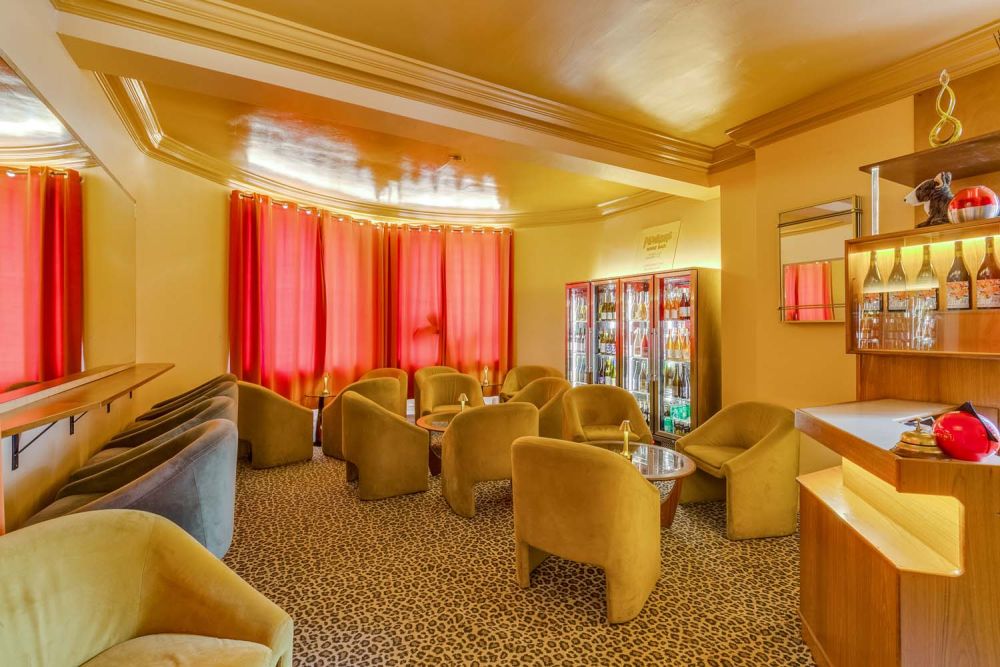 Retro wine bar for film and photoshoot hire (Hounslow, London)