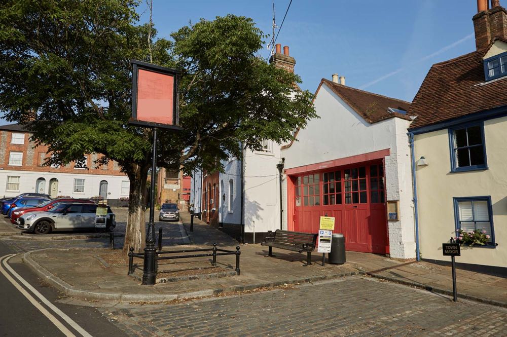 Art gallery in converted fire station for film and photoshoot and event hire (Henley-on-Thames, Oxfordshire)