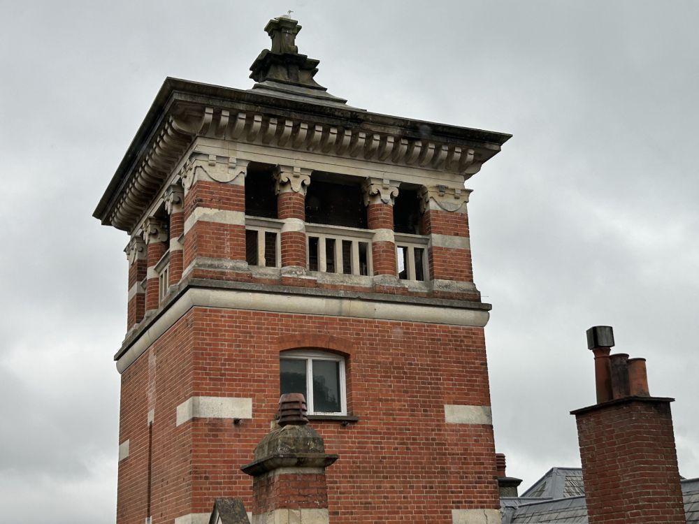 Town hall with meeting rooms, council chambers and period offices. (Reigate, Surrey)
