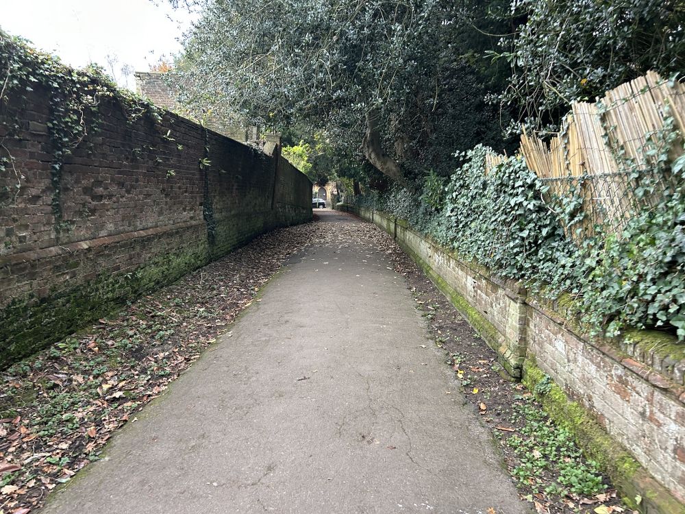 What a great alley for a chase (Reigate, Surrey)