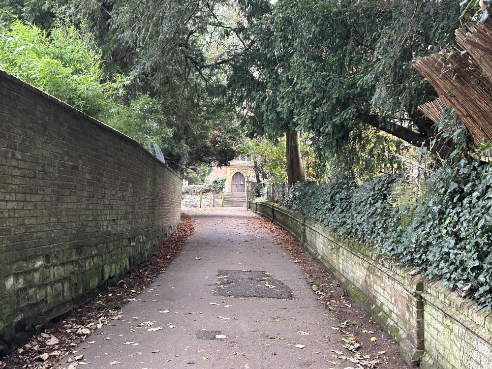 What a great alley for a chase (Reigate, Surrey)