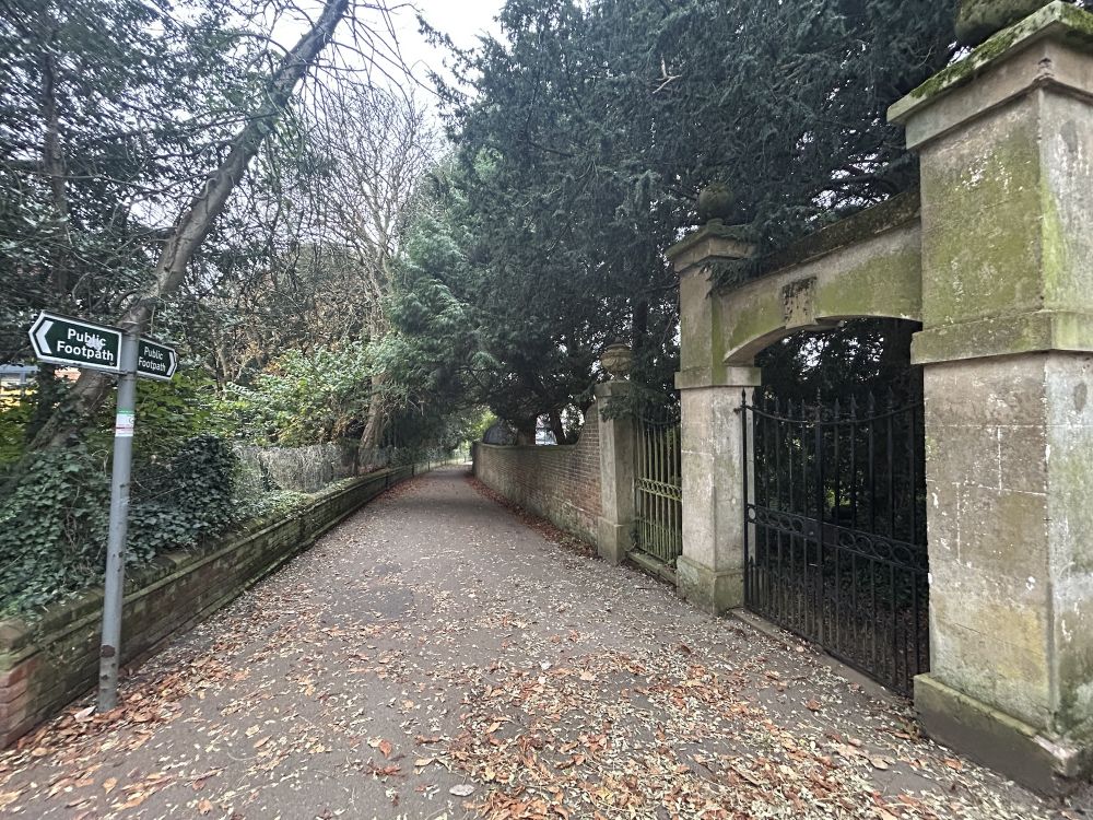 What a great alley for a chase (Reigate, Surrey)