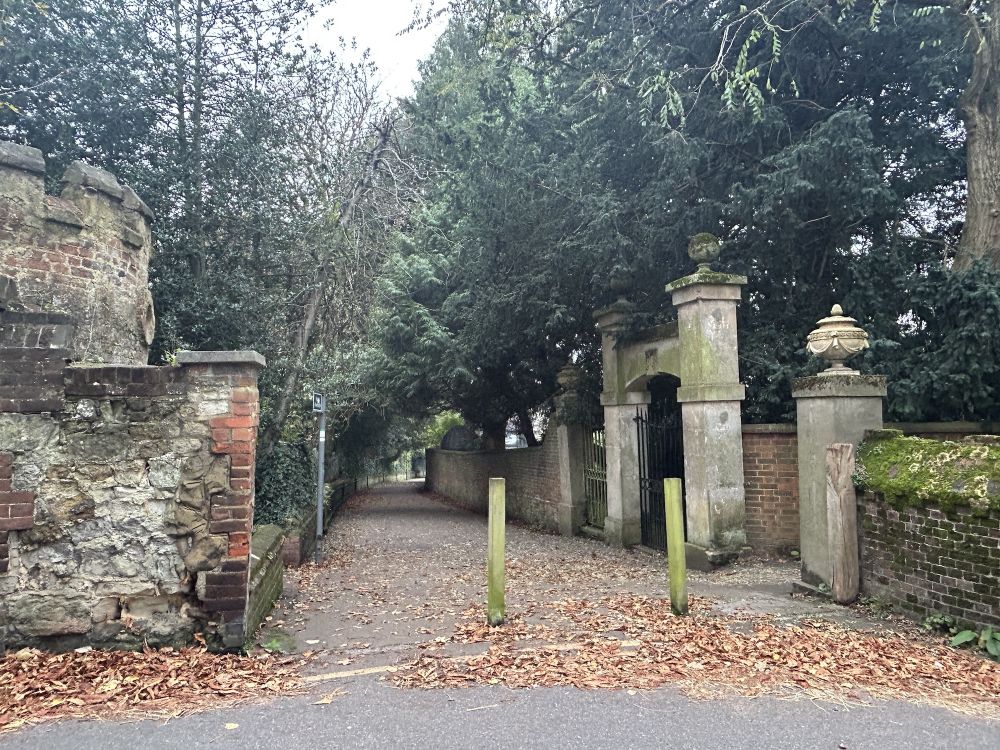 What a great alley for a chase (Reigate, Surrey)