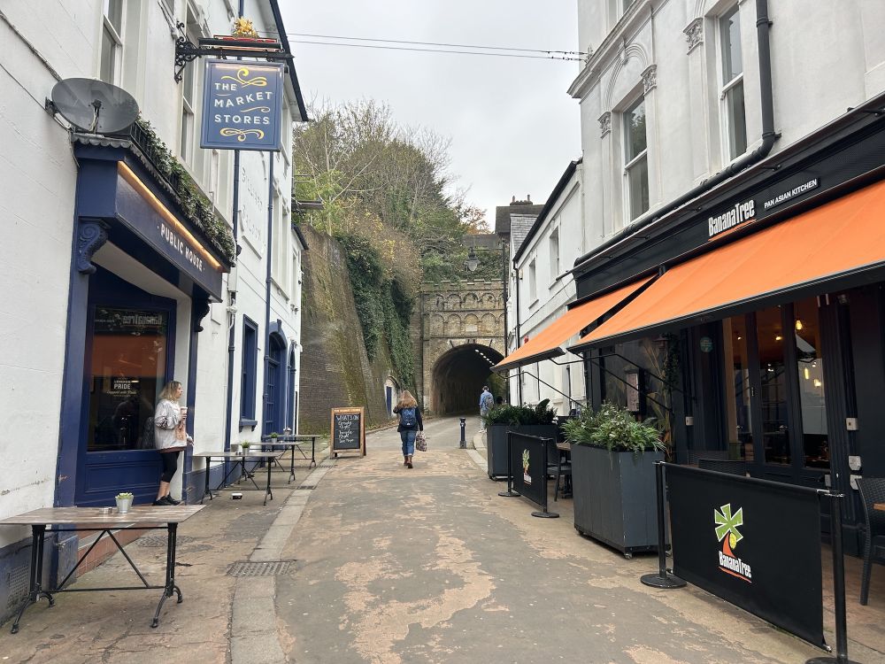 Pedestrianised controllable road with a long tunnel (Reigate, Surrey)
