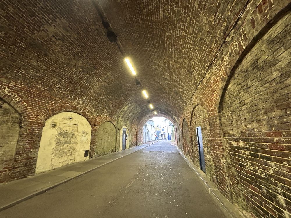 Pedestrianised controllable road with a long tunnel (Reigate, Surrey)