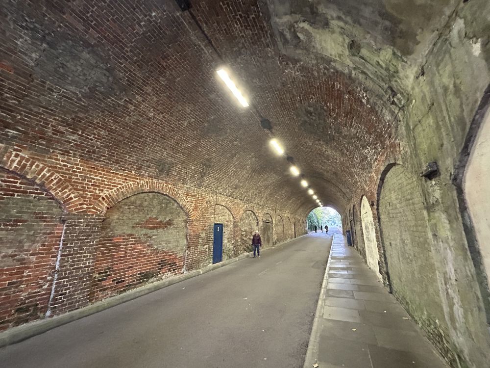 Pedestrianised controllable road with a long tunnel (Reigate, Surrey)