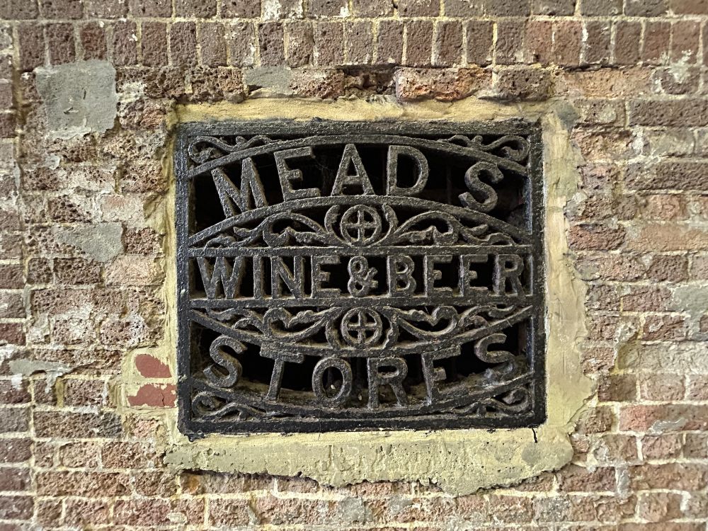 Pedestrianised controllable road with a long tunnel (Reigate, Surrey)