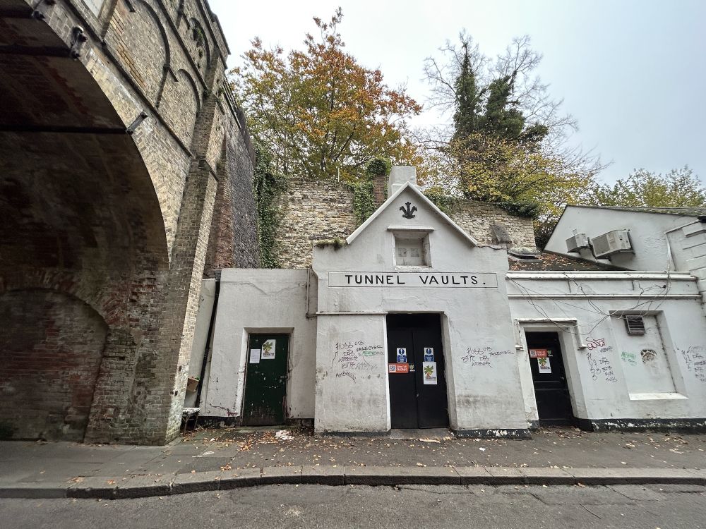Pedestrianised controllable road with a long tunnel (Reigate, Surrey)