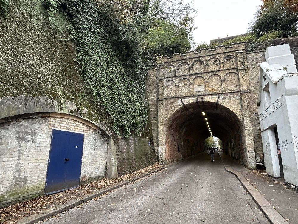 Pedestrianised controllable road with a long tunnel (Reigate, Surrey)