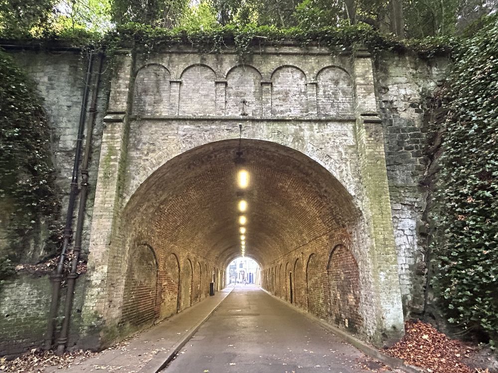 Pedestrianised controllable road with a long tunnel (Reigate, Surrey)