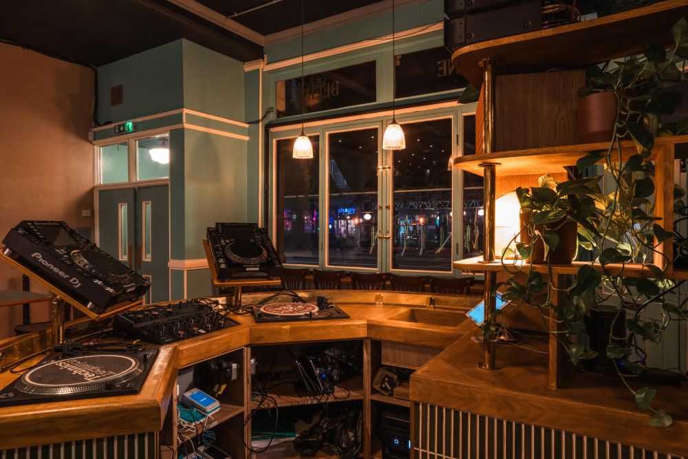 Hackney cocktail bar