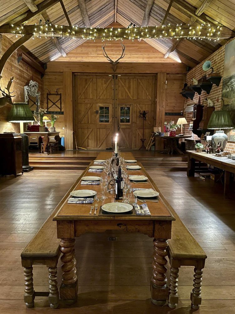 Charming Barn with rustic, wood-panelled interiors