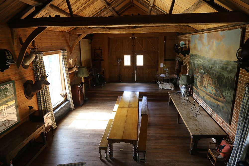 Charming Barn with rustic, wood-panelled interiors