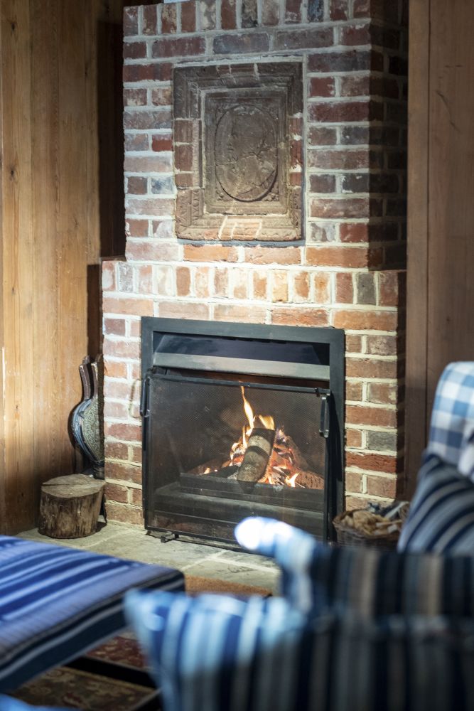 Charming Barn with rustic, wood-panelled interiors