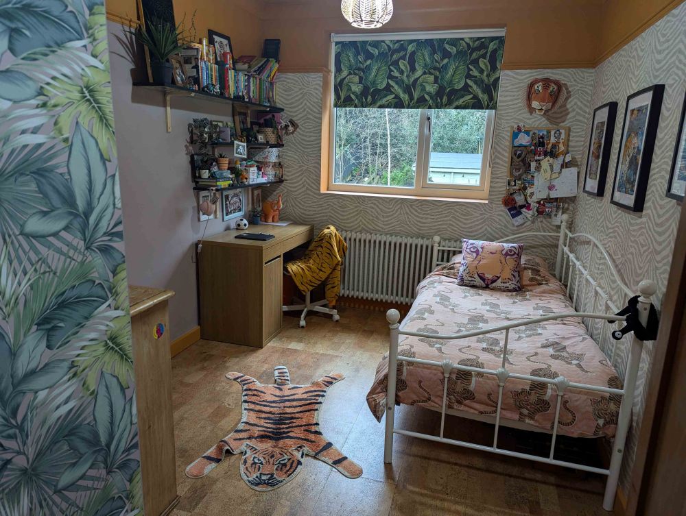 Double fronted, mid-terrace 1920’s house for filming and photoshoots (South London)