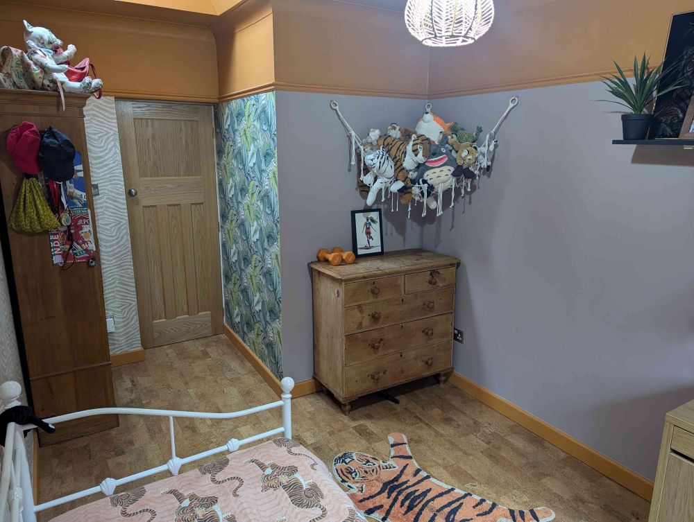 Double fronted, mid-terrace 1920’s house for filming and photoshoots (South London)