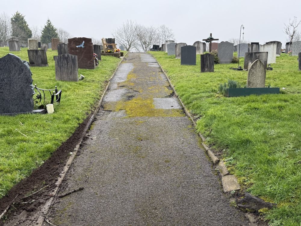 Redstone Cemetery  (Redhill, Surrey)
