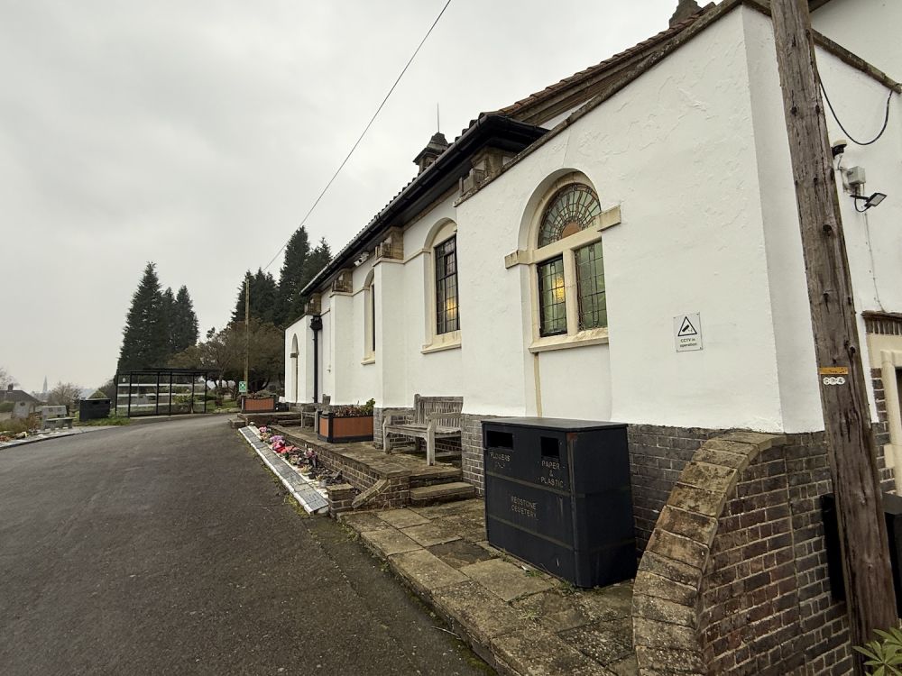 Redstone Cemetery  (Redhill, Surrey)