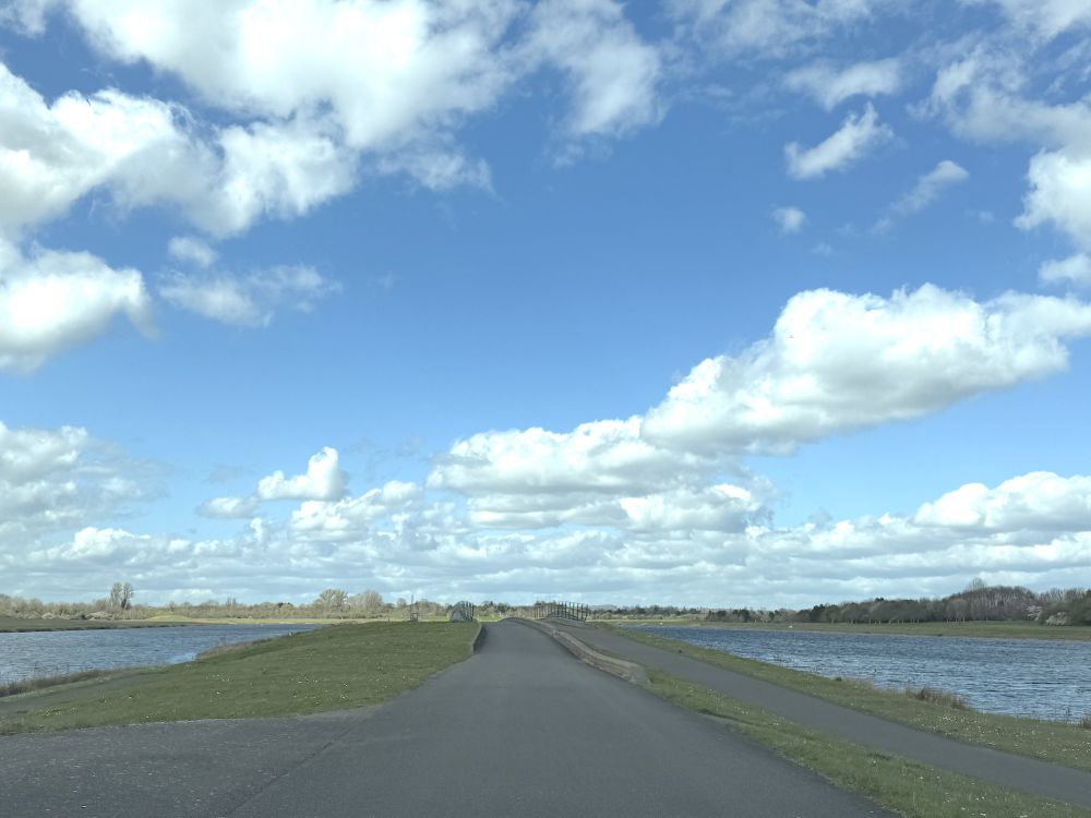 2.5km long rowing lake with  controllable roads. (Berkshire, UK)