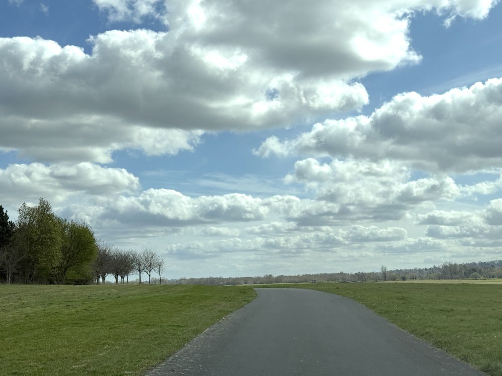 2.5km long rowing lake with  controllable roads. (Berkshire, UK)