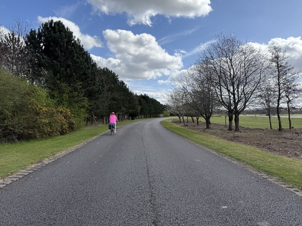 2.5km long rowing lake with  controllable roads. (Berkshire, UK)