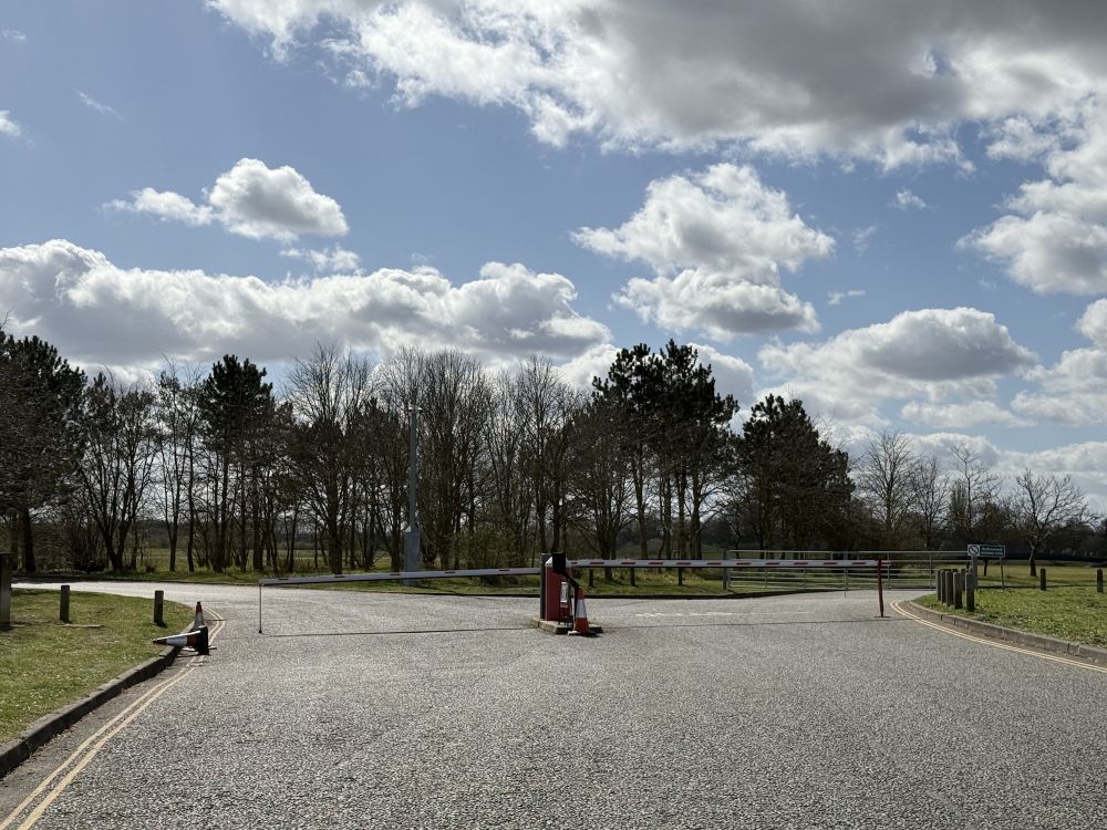 2.5km long rowing lake with  controllable roads. (Berkshire, UK)